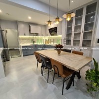 Tủ bếp gỗ đẹp nhà chị Phương CT080